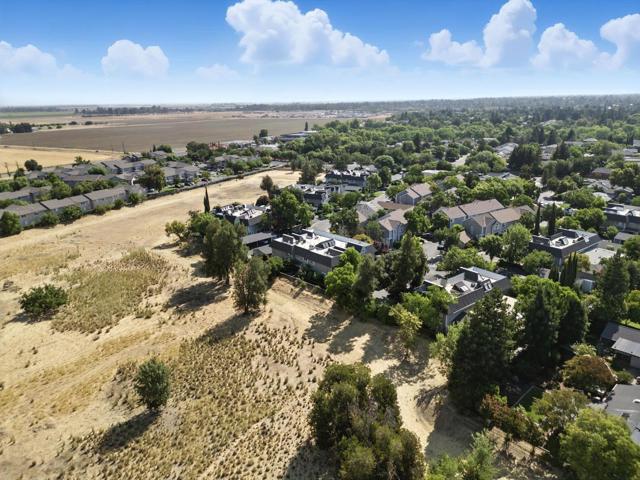 3090 Woods Circle, Davis CA: https://media.crmls.org/mediaz/57c34ae3-65b5-42e2-ad1d-f315197483d8.jpg