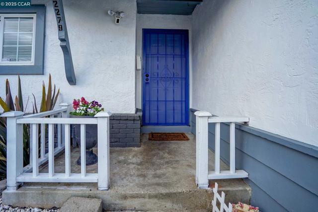 2279 Saint George Dr, Concord CA: https://media.crmls.org/mediaz/57c35d67-546c-429e-a15d-cbf87da3dc41.jpg
