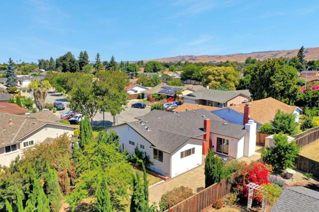 34863 Warwick Court, Fremont CA: https://media.crmls.org/mediaz/57c36c7f-1046-42ed-8fed-854f582ae561.jpg