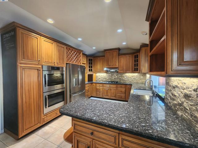 1127 Mataro Ct, Pleasanton CA: https://media.crmls.org/mediaz/57c482e4-2d5d-421d-af0e-63117c25453f.jpg