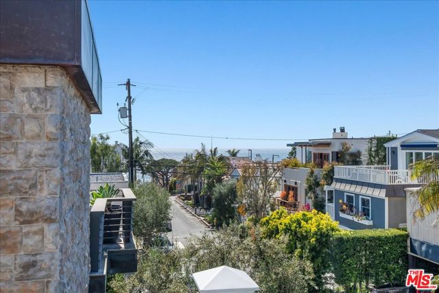 432 32nd St, Manhattan Beach, California 90266, 5 Bedrooms Bedrooms, ,3 BathroomsBathrooms,Residential,For Sale,32nd St,24385181