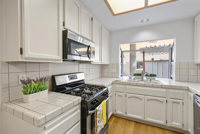 7727 Caminito Monarca, Carlsbad CA: https://media.crmls.org/mediaz/57c4a8f7-919d-4d4f-ae9e-053132a2dbb2.jpg