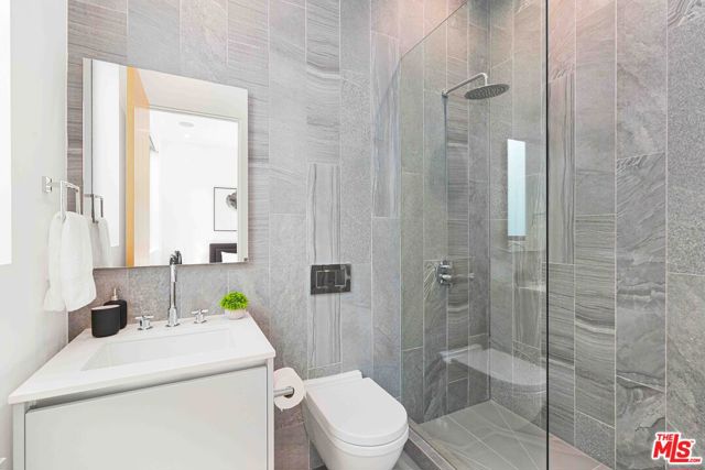 832 N Sierra Bonita Avenue, Los Angeles CA: https://media.crmls.org/mediaz/57c5a567-69e0-4611-972e-7224f805d165.jpg