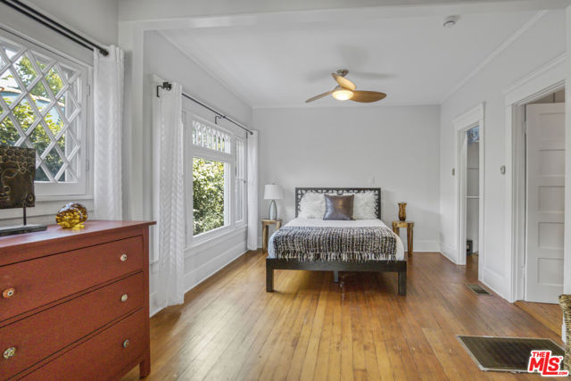 991 Palm Terrace, Pasadena CA: https://media.crmls.org/mediaz/57c5add5-88e8-495b-a3f9-cf40618dad26.jpg