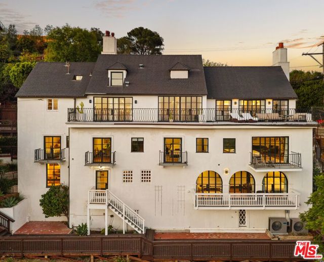 6 Bed Home for Sale in Los Angeles, California