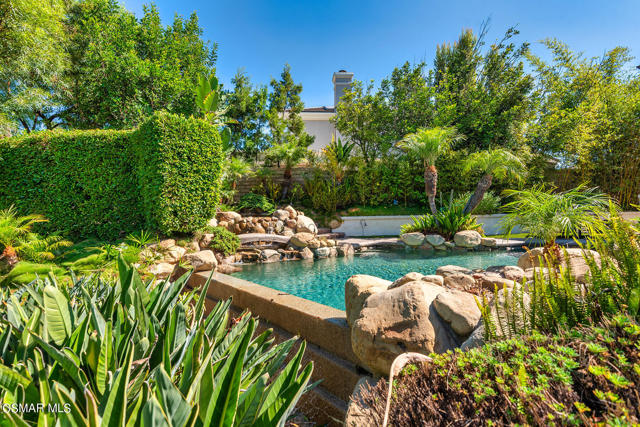 213 Heath Meadow Court, Simi Valley CA: https://media.crmls.org/mediaz/57c5e672-ff6d-465a-a04a-3a8b6b930d9b.jpg