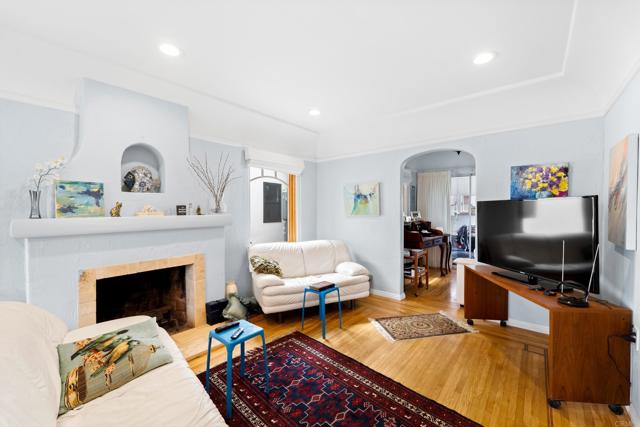Image 8 of 31 For 3233 Canon Street