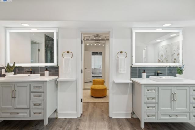 418 Golf Ct, Walnut Creek CA: https://media.crmls.org/mediaz/57c77d7c-9625-46f2-bbb8-ecccc04fa471.jpg