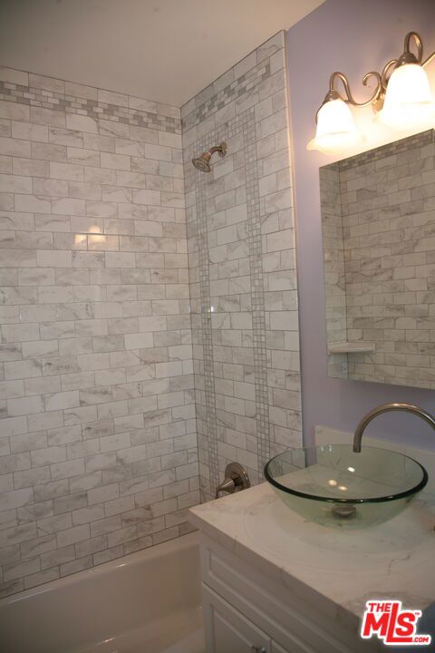 6621 Nagle Avenue photo 14