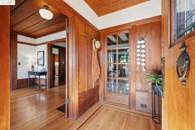 1309 Arch St, Berkeley CA: https://media.crmls.org/mediaz/57c7a72d-9b2b-466c-b021-1f8eae4c45e9.jpg