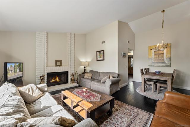 1247 Armstrong Cir, Escondido CA: https://media.crmls.org/mediaz/57c7b635-83ef-4e57-8a5f-af351606e498.jpg