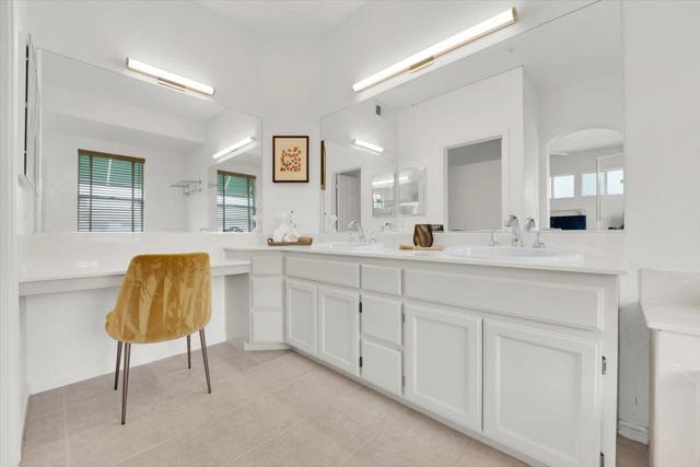 401 Baltic Circle,  CA: https://media.crmls.org/mediaz/57c7d374-87e6-4be1-8b67-247f1779f677.jpg