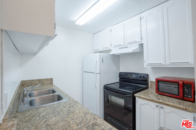 525 S Ardmore Avenue, Los Angeles CA: https://media.crmls.org/mediaz/57c89adb-51af-4731-9d91-c631591ff363.jpg