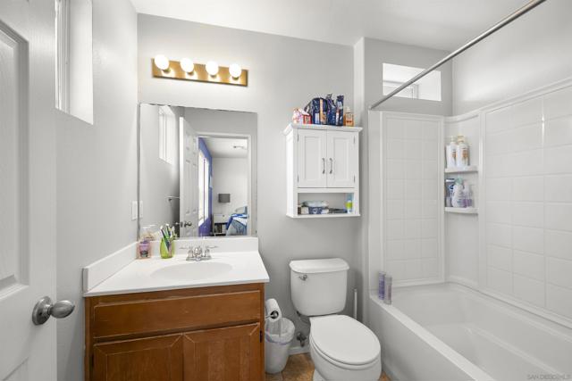 2745 White Pine Ct, Chula Vista CA: https://media.crmls.org/mediaz/57c8f6d2-208a-4d4c-95f2-a9fbb31c9183.jpg