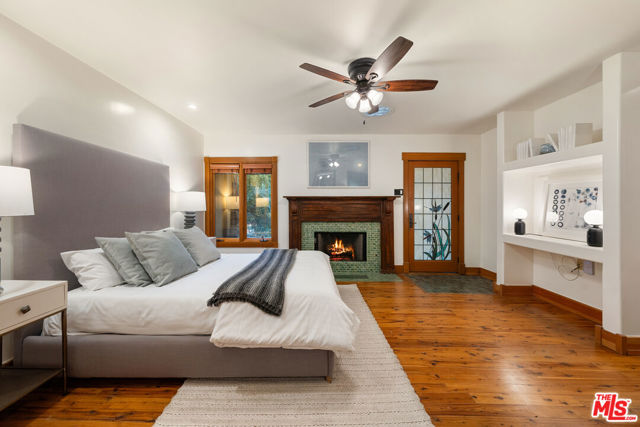 5045 Oakdale Avenue, Woodland Hills CA: https://media.crmls.org/mediaz/57c90698-390e-4416-b0d5-792ce1b97505.jpg