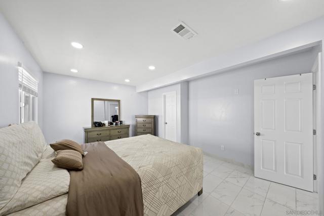 619 Dorothy St, El Cajon CA: https://media.crmls.org/mediaz/57c91813-ff18-49f6-ad07-bef1eabe9b57.jpg