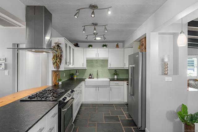 3375 Karok Avenue, San Diego CA: https://media.crmls.org/mediaz/57c94b87-93e7-4800-b017-e84107a2e184.jpg