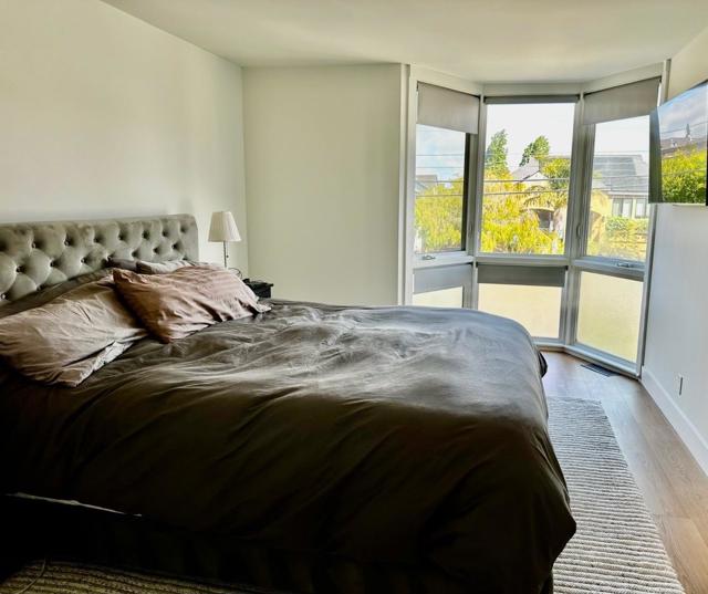 974 Peninsula Avenue, San Mateo CA: https://media.crmls.org/mediaz/57c99fd6-8f9e-42c7-be44-f704a13d0f0a.jpg