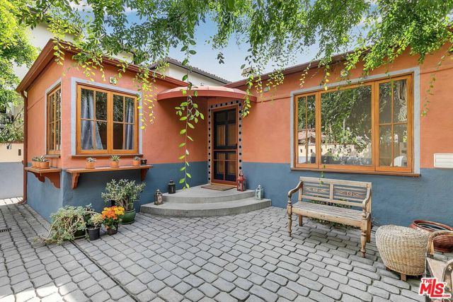 4171 Kraft Avenue, Studio City CA: https://media.crmls.org/mediaz/57c9fe61-f5ff-4e92-a849-9bda52e667b7.jpg