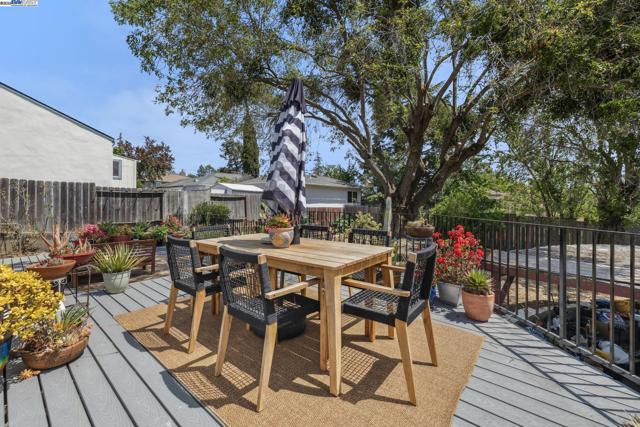 4859 Seaview Ave, Castro Valley CA: https://media.crmls.org/mediaz/57ca5b11-bf77-40cb-8de9-716b8c1cc857.jpg