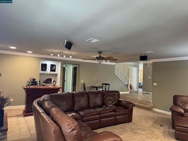 898 Luxury Dr, Concord CA: https://media.crmls.org/mediaz/57cab249-4dfa-449e-88b9-1f9d3165dbbb.jpg