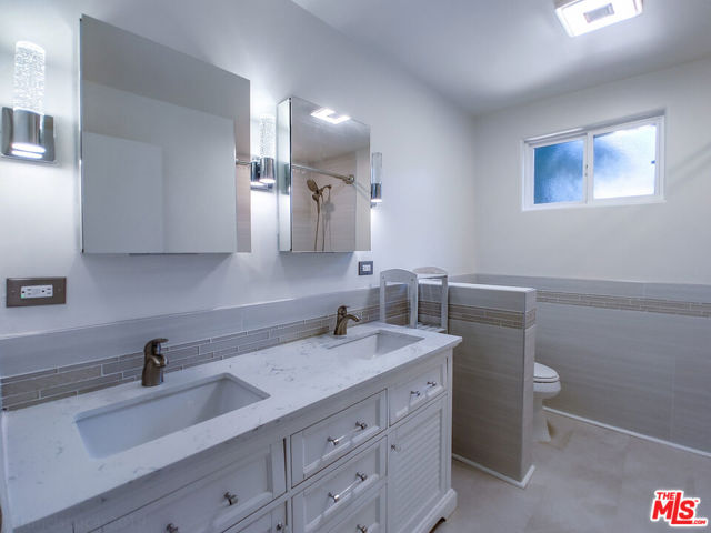 Dual sink Primary Bathroom