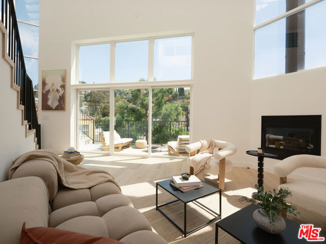 1624 Westerly Terrace, Los Angeles CA: https://media.crmls.org/mediaz/57cbe827-3888-4e9d-bd0a-75fd6a43f2a3.jpg