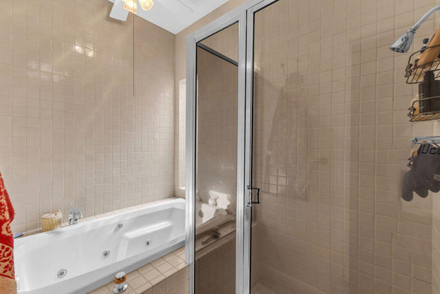 165 Lake Shore Drive, Rancho Mirage CA: https://media.crmls.org/mediaz/57ce1724-716d-47e1-99e7-76ae6f49cbe9.jpg