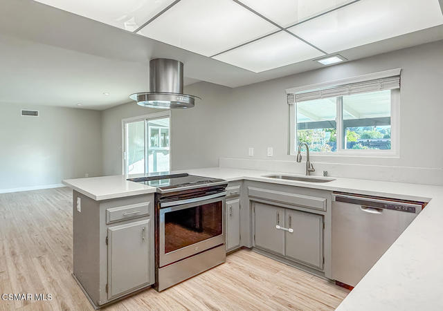 1251 Buckingham Drive, Thousand Oaks CA: https://media.crmls.org/mediaz/57ce3f55-ed4f-4ced-bd9e-7a30a337c5a9.jpg