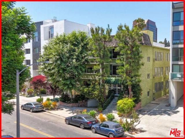 10965 Rochester Avenue, Los Angeles, California 90024, ,Multi-Family,For Sale,Rochester,24448141