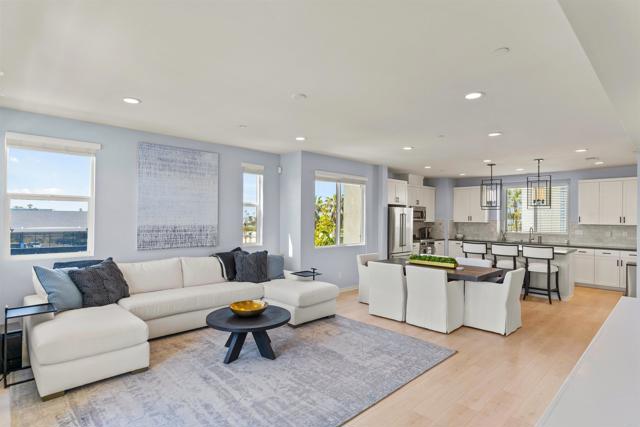 Detail Gallery Image 15 of 34 For 1573 Vista Del Mar Way #4,  Oceanside,  CA 92054 - 3 Beds | 3/1 Baths