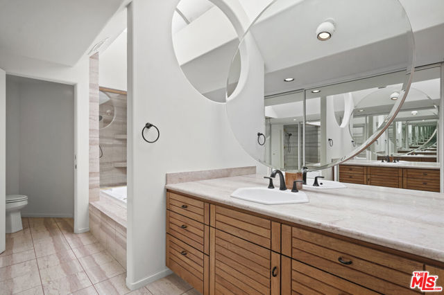 32215 Pacific Coast Highway, Malibu CA: https://media.crmls.org/mediaz/57ce608d-5e56-46c2-b662-124957b567dc.jpg
