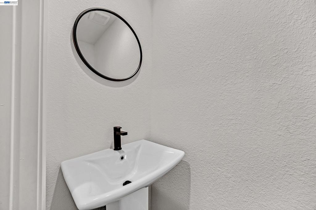 https://media.crmls.org/mediaz/57ce66b8-25da-45e6-ba96-bfcbf9e4f089.jpg?preset=X-Large
