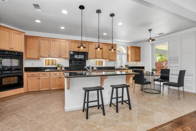 5618 Arcadia Cir, Discovery Bay CA: https://media.crmls.org/mediaz/57ce945b-aa73-447b-890b-f2702679677c.jpg