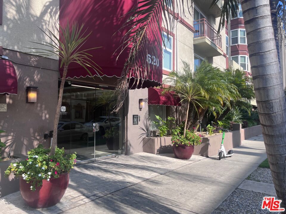 620 S Gramercy Place #339