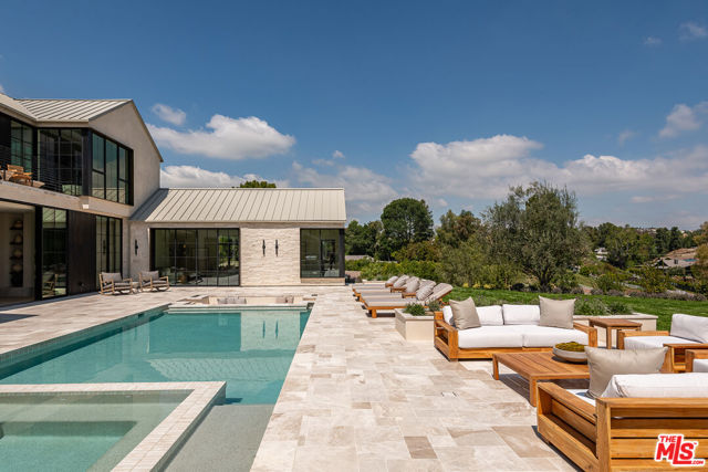 24172 Lupin Hill Road, Hidden Hills CA: https://media.crmls.org/mediaz/57cf5850-66ba-4309-a1dc-3b02c256921a.jpg