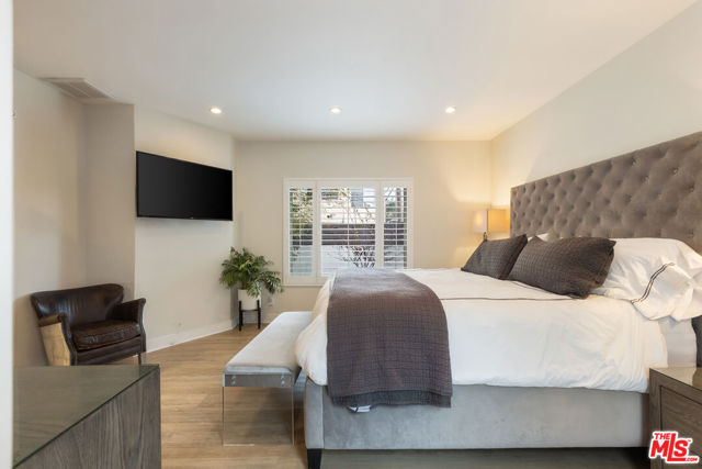 3839 Marcasel Avenue, Los Angeles CA: https://media.crmls.org/mediaz/57cfc651-bbb6-4aba-a161-fa512991ba47.jpg