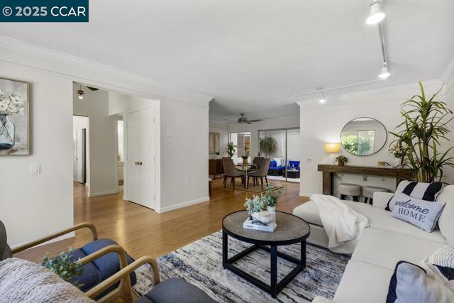 1833 Skycrest Dr, Walnut Creek CA: https://media.crmls.org/mediaz/57d02add-0d04-4a02-81cb-a02290c50aab.jpg