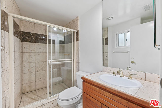 32215 Pacific Coast Highway, Malibu CA: https://media.crmls.org/mediaz/57d17cf2-1075-4c44-af6f-87cf2ff8ae10.jpg