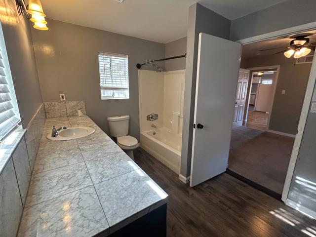 196 Surf Street, Pacifica CA: https://media.crmls.org/mediaz/57d1a476-66fc-444c-9978-8714d9076198.jpg