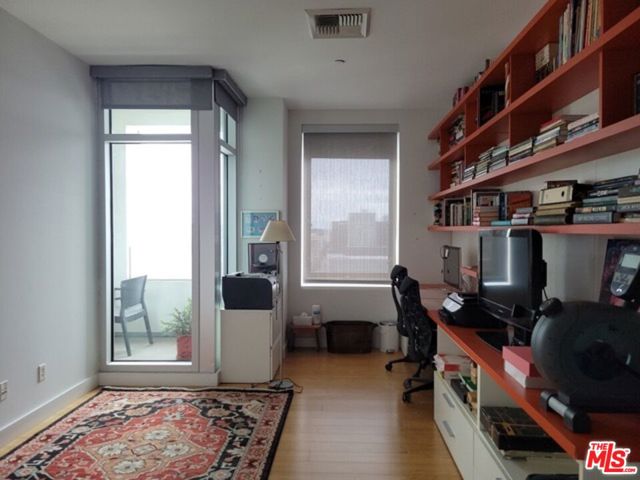 3810 Wilshire Boulevard, Los Angeles CA: https://media.crmls.org/mediaz/57d1c391-a7a2-4a8e-a5b1-701874efde1c.jpg