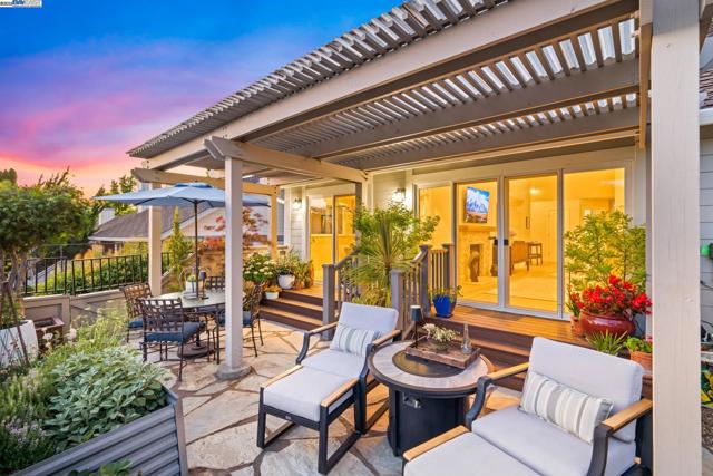 711 Glen Eagle Ct, Danville CA: https://media.crmls.org/mediaz/57d20c8e-e78b-4ab6-9623-1ea88136d97e.jpg