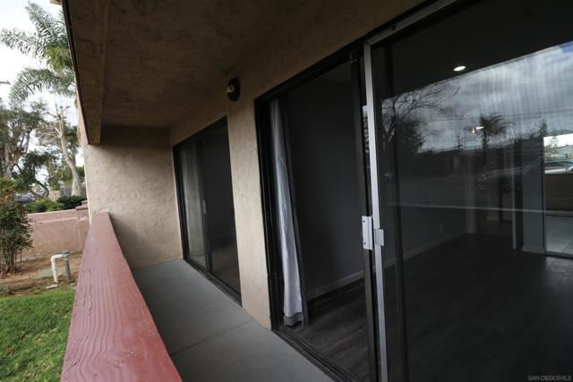 4041 Oakcrest Dr, San Diego CA: https://media.crmls.org/mediaz/57d24093-2c15-4135-bad5-d31ad9af66a8.jpg