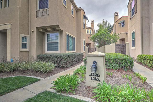 1526 Caminito Sicilia, Chula Vista CA: https://media.crmls.org/mediaz/57d2612c-409a-4c80-b713-9649ea218350.jpg