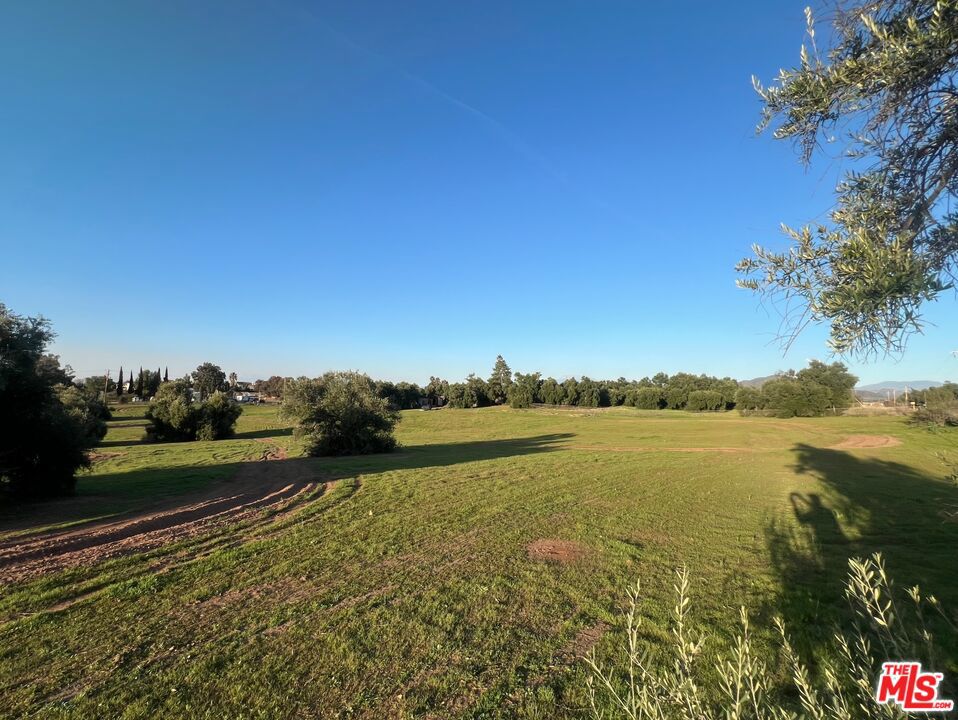 https://media.crmls.org/mediaz/57d29294-9b01-43a2-8e08-5bd031098d26.jpg?preset=X-Large