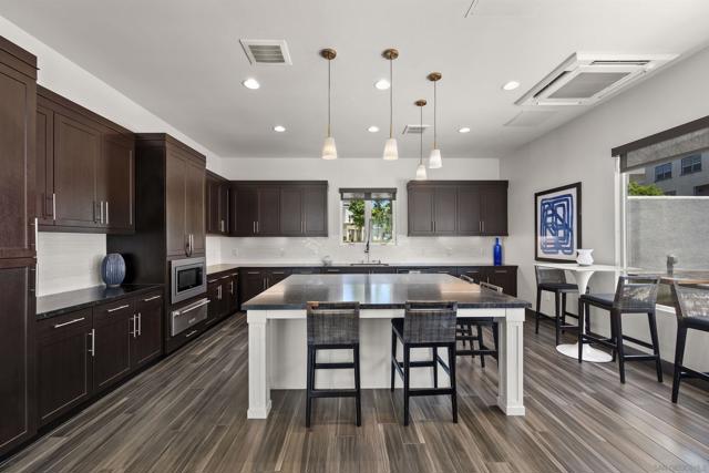5506 Sandcliff Ln, San Diego CA: https://media.crmls.org/mediaz/57d2bc52-b949-4778-91f4-f985f84eaebc.jpg