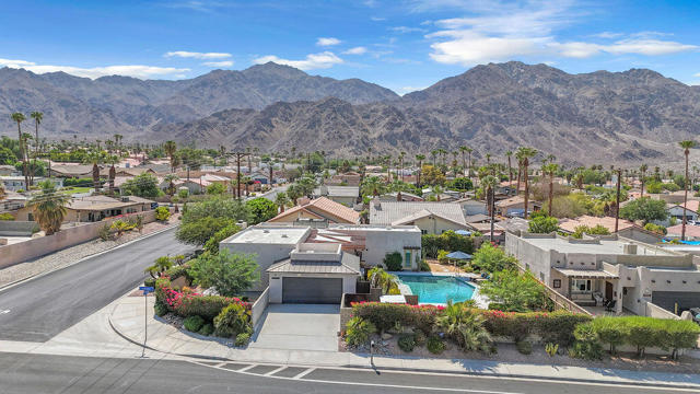53945 Eisenhower Drive, La Quinta CA: https://media.crmls.org/mediaz/57d35547-2aaa-43e3-b6af-2091b87061ad.jpg
