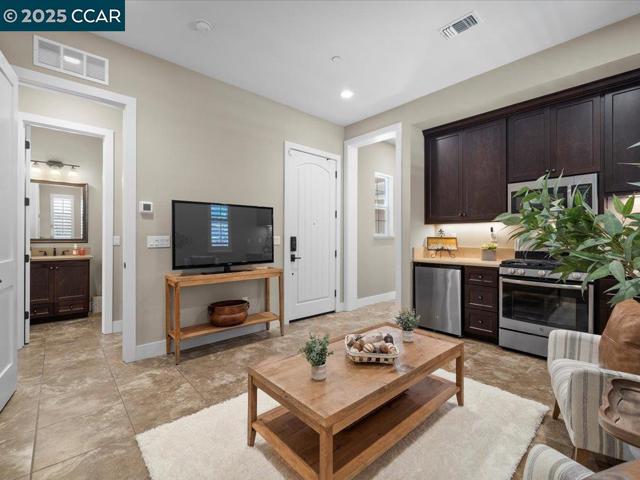 1927 Vintage Cir, Brentwood CA: https://media.crmls.org/mediaz/57d3b240-ecbe-48f6-9a09-81b5e96f33a8.jpg