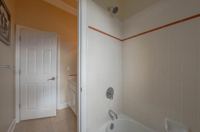 17403 Avenida Los Altos, Salinas CA: https://media.crmls.org/mediaz/57d3e0a7-c183-4773-87bf-105b2e43e852.jpg