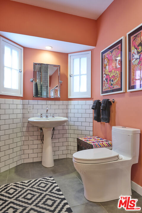 5105 Morella Avenue, Valley Village CA: https://media.crmls.org/mediaz/57d3f5b0-2dcd-47cb-b4c4-12e32d333083.jpg
